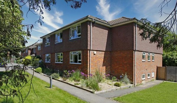 Outside view of Pratt House, Amersham, Buckinghamshire (1)