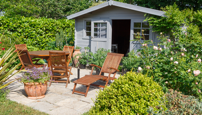 How to upcycle your garden furniture Image