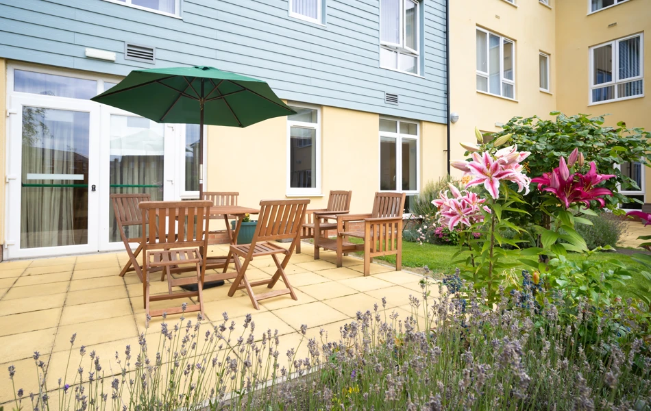 Garden and outside patio seating area at Hope Bank View
