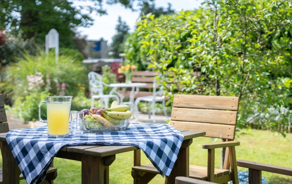 alfresco-dining-at-Abbeyfield House, Ulverston LA12 0BY