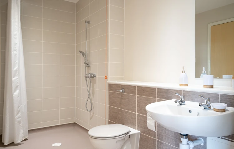 En-suite bathroom with built in shower at Hope Bank View