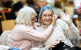 Building lasting connections: 10 tips for making friends in retirement homes Image